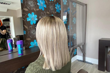 An image of a woman with nice hair