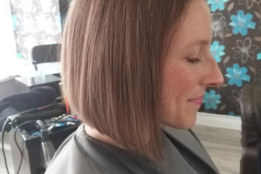 An image of a woman with nice hair