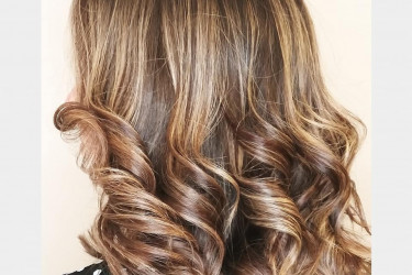 An image of a woman with nice hair